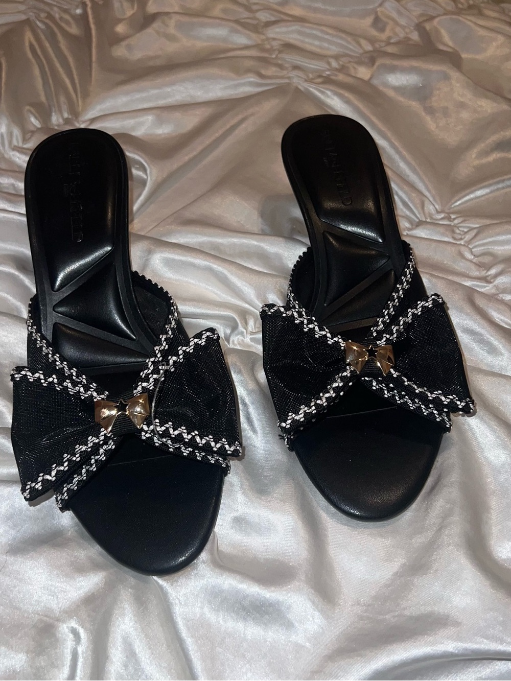 black Karl Lagerfeld Paris Damina bow Slip-On Dress Sandals